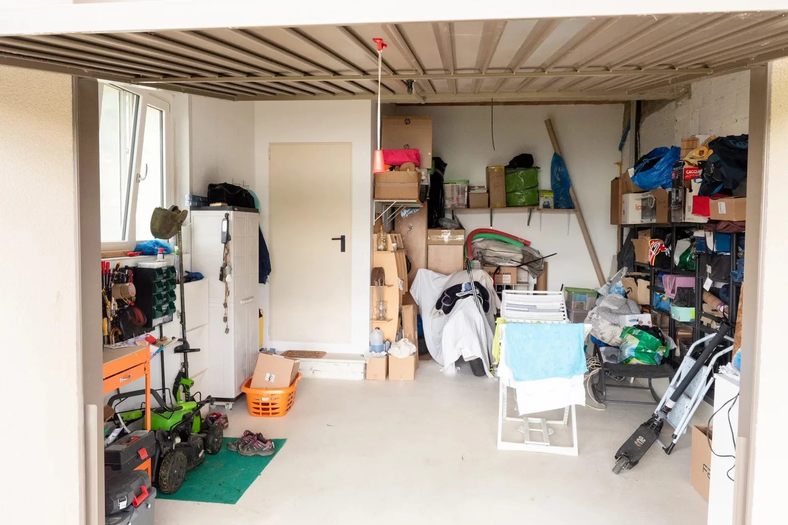 Garage utilizzato anche come deposito.