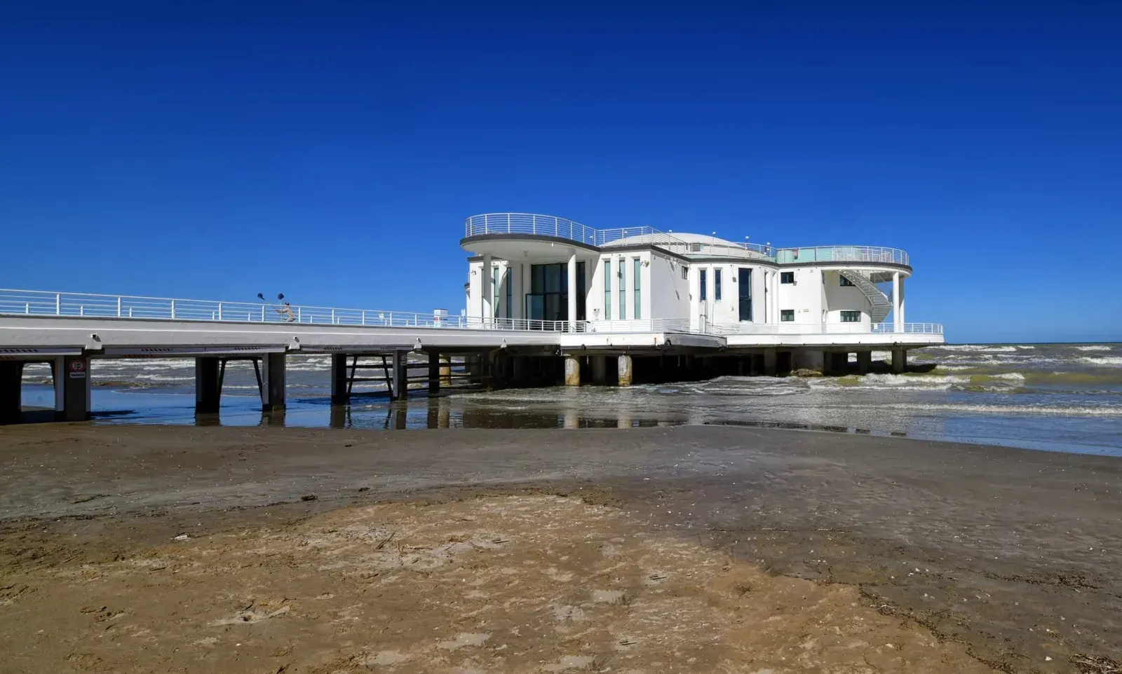 Stabilimento balneare su pontile con vista sul mare a Senigallia (immobile non più disponibile)