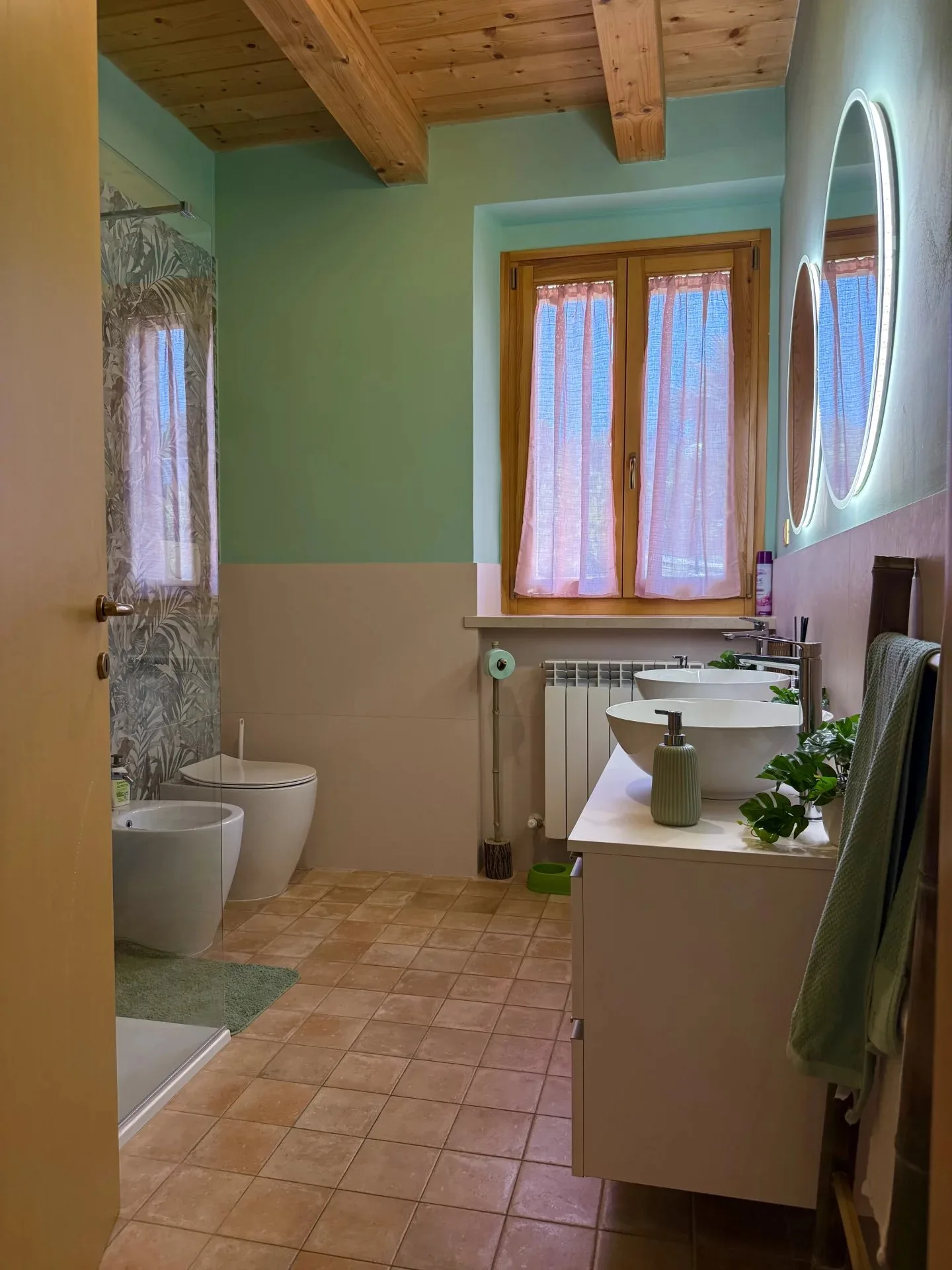 Bagno con bidet e doccia dell'Oasi di Scapezzano