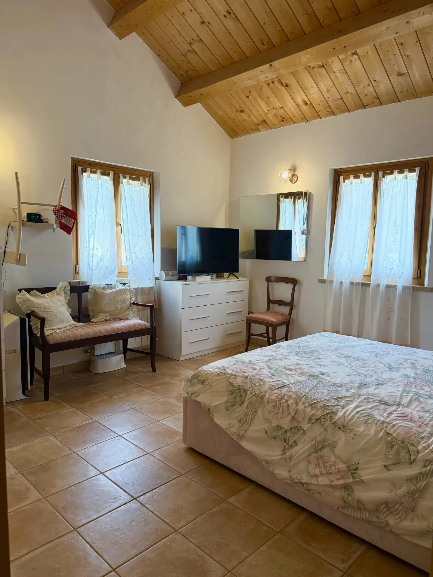 Camera da letto matrimoniale dell'Oasi di Scapezzano