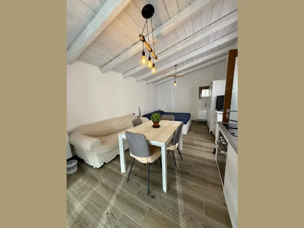Altro bagno in stile moderno.