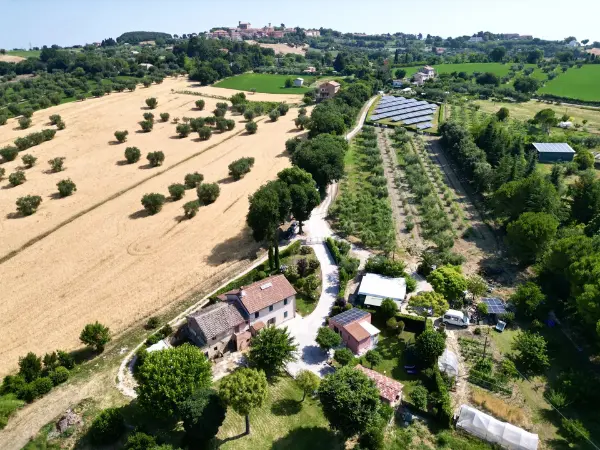 Vista aerea della proprietà e del circondario immerso nella natura.