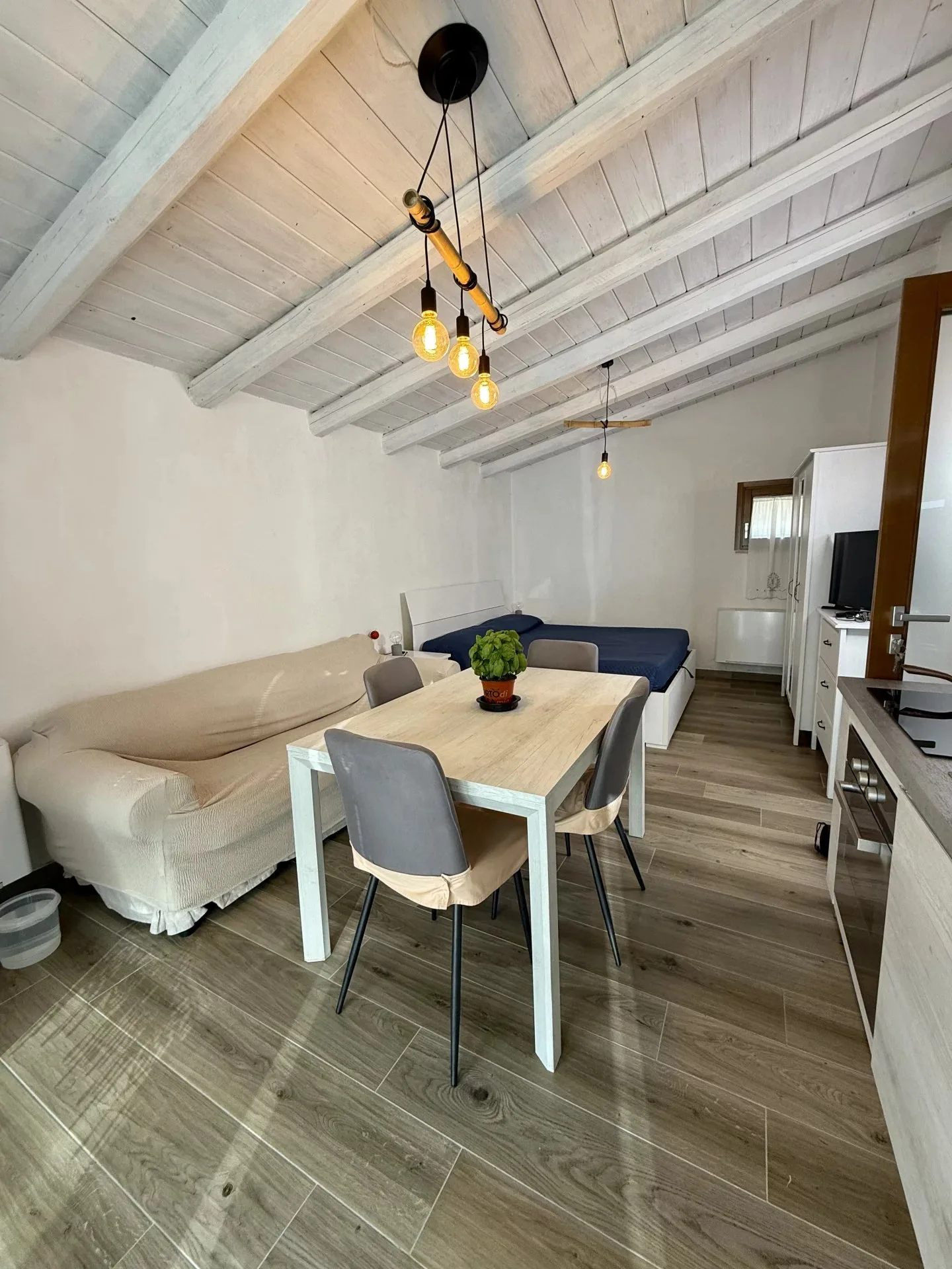 Cucina e soggiorno della dependance indipendente dell'Oasi di Scapezzano