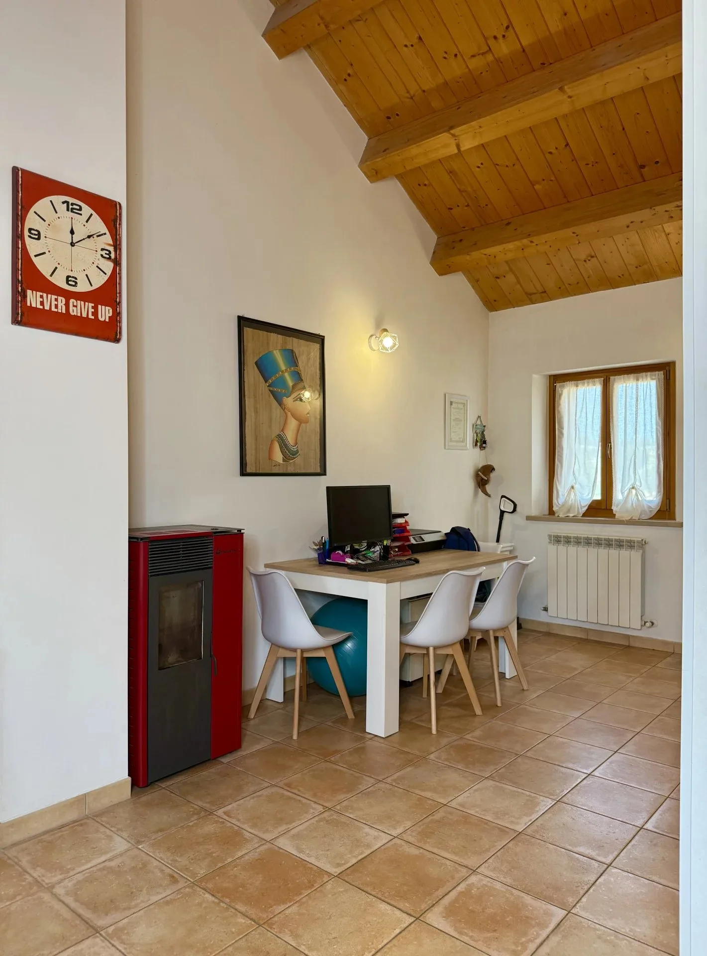 Studio con stufa a pellet dell'Oasi di Scapezzano, Senigallia