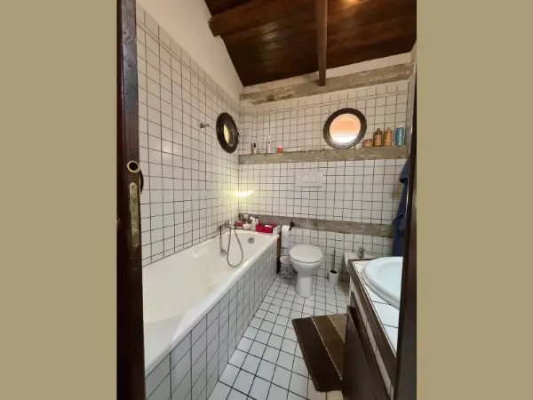 Un altro bagno della casa.