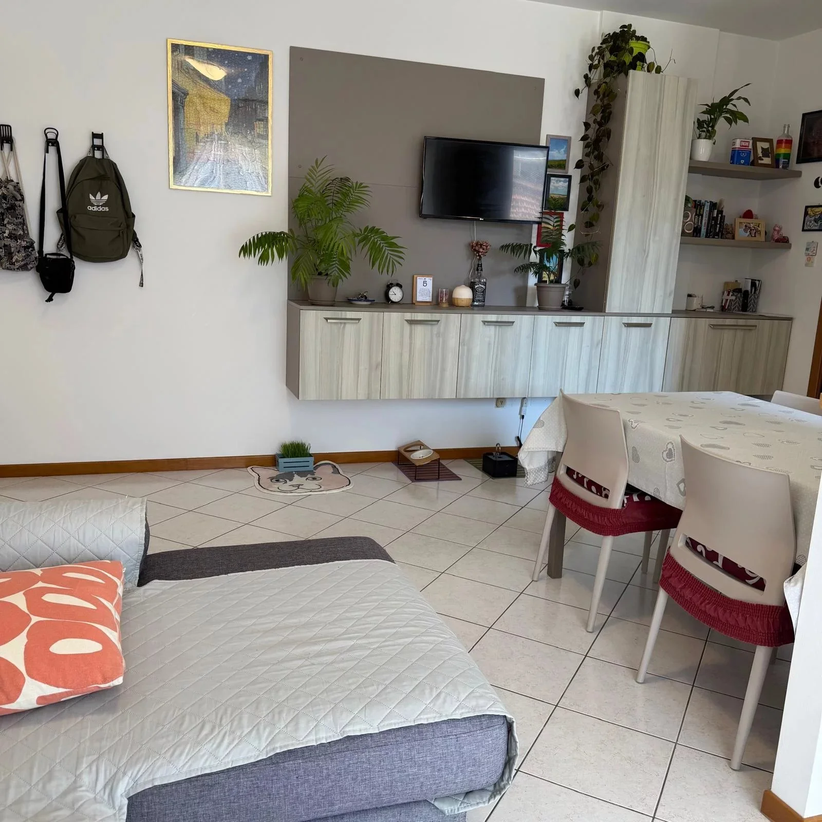 Cucina arredata dell'appartamento moderno in vendita a Senigallia