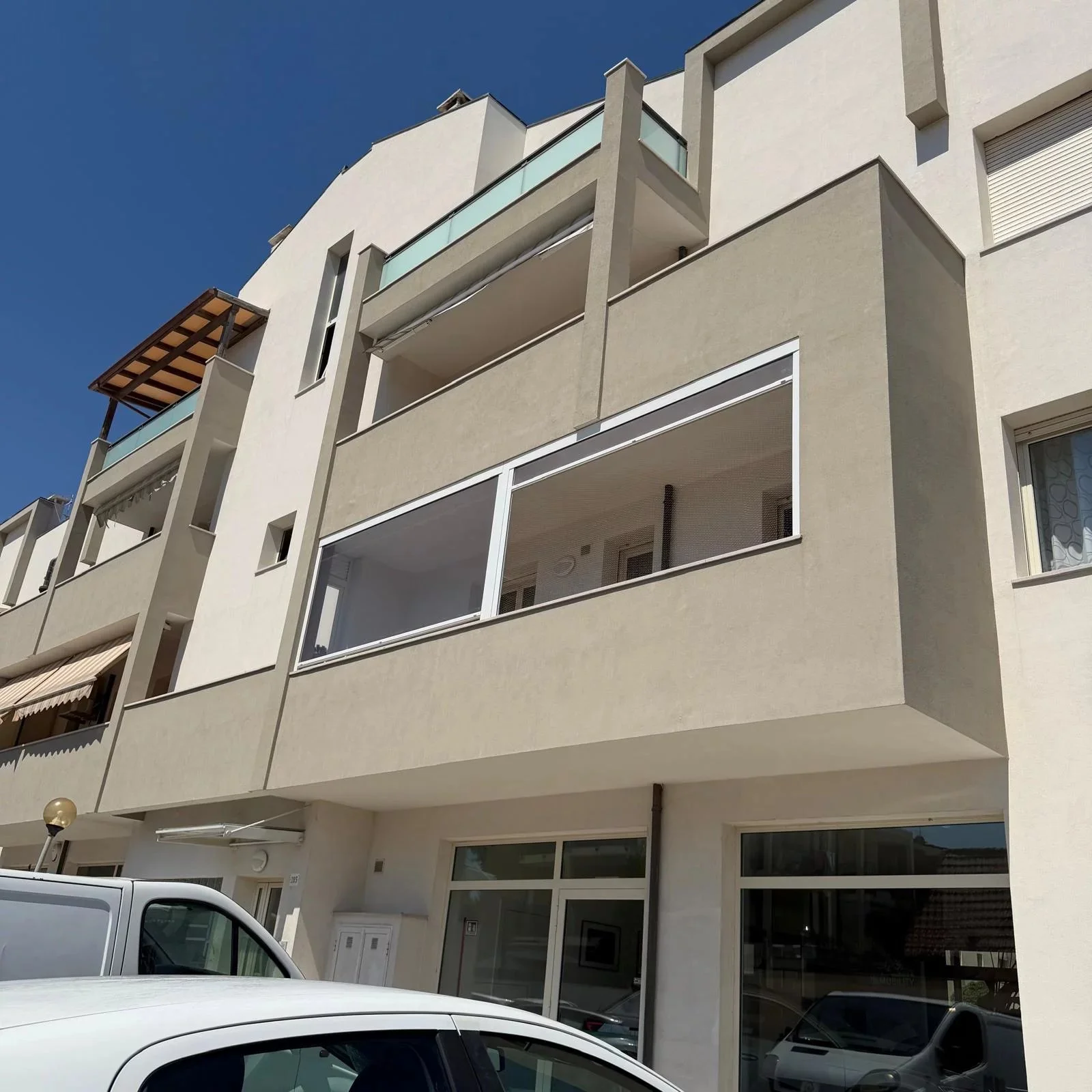 Vista esterna della palazzina di recente costruzione a Senigallia Villa Torlonia
