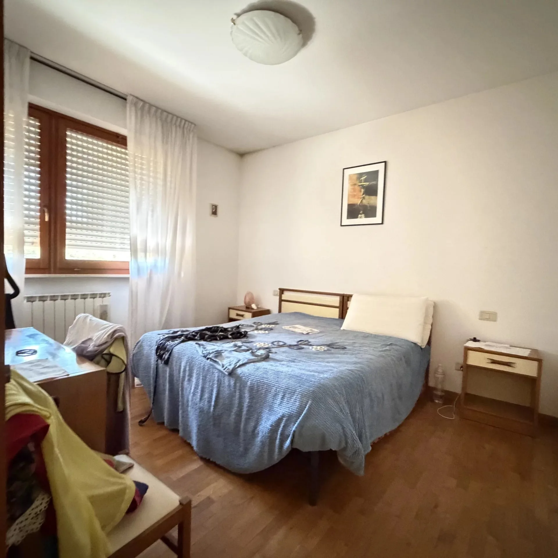Camera da letto matrimoniale dell'appartamento a Ciarnin, Senigallia